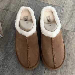 UGG WOMEN’S CLOGS